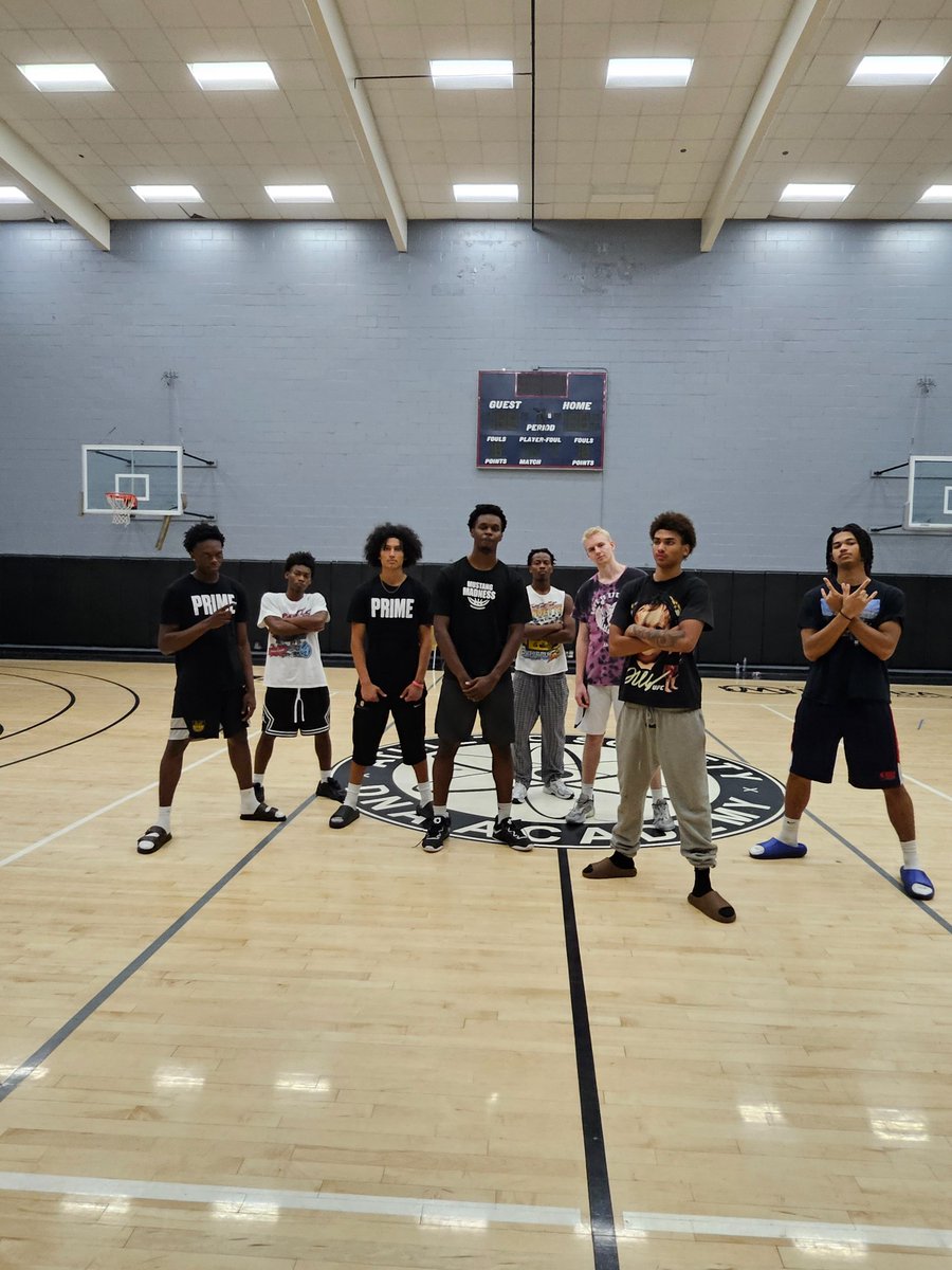 ll2_tt's tweet image. (2-0) Halloween Hoopfest 🎃 
Team Develop 56
Legacy Christian 51
Caleb Newton Jr 14pts 2asst 
David Giron 12/5r (4-5)80% 3&apos;s
Giovanni Ofoegbu 14pts 5r/2s
Preston 10pts 4rebs 2blks
#TeamDevelop (4-1)
#RedOctober @EHACircuit