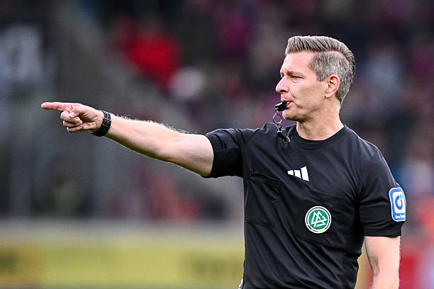 Nomination de l'arbitre Tobias Welz pour le match entre le Bayern Munich contre Cologne lors du deuxième tour de la Coupe d'Allemagne mercredi.

#FCBayern || #DFBPokal 🏆 || #FCKöln