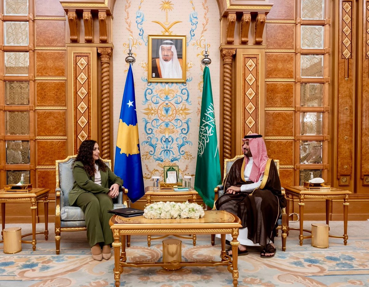 VjosaOsmaniPRKS's tweet image. It was an honor to be received in Riyadh by His Royal Highness, the Crown Prince of the Kingdom of Saudi Arabia, Mohammed bin Salman. 🇽🇰🇸🇦 

I expressed Kosovo’s longstanding gratitude to the Kingdom of Saudi Arabia for its friendship and steadfast support for the people of…