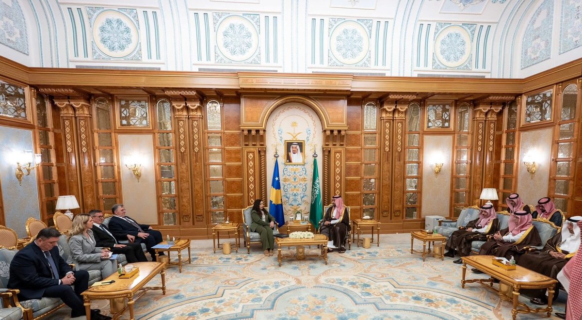 VjosaOsmaniPRKS's tweet image. It was an honor to be received in Riyadh by His Royal Highness, the Crown Prince of the Kingdom of Saudi Arabia, Mohammed bin Salman. 🇽🇰🇸🇦 

I expressed Kosovo’s longstanding gratitude to the Kingdom of Saudi Arabia for its friendship and steadfast support for the people of…
