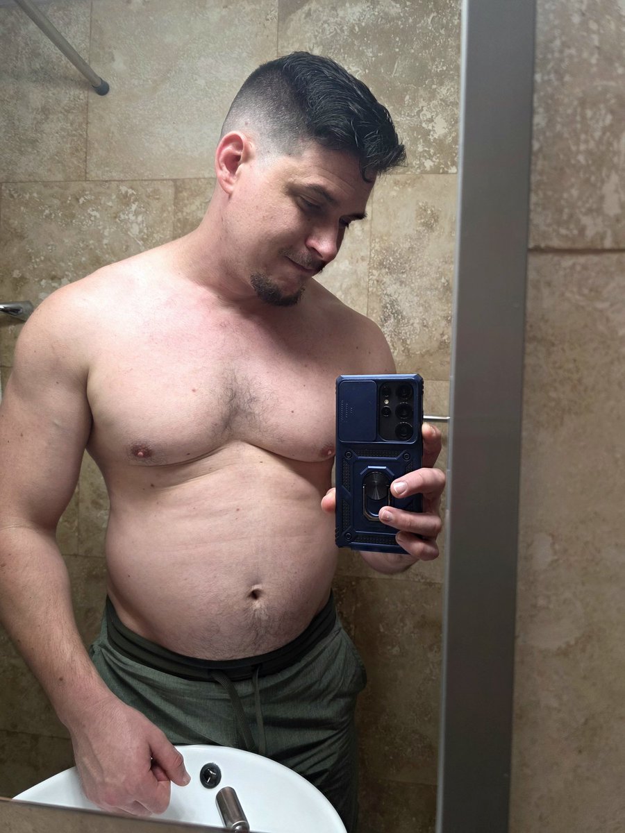 Getting bigger 💪🏻 

#beefy #gay #boy