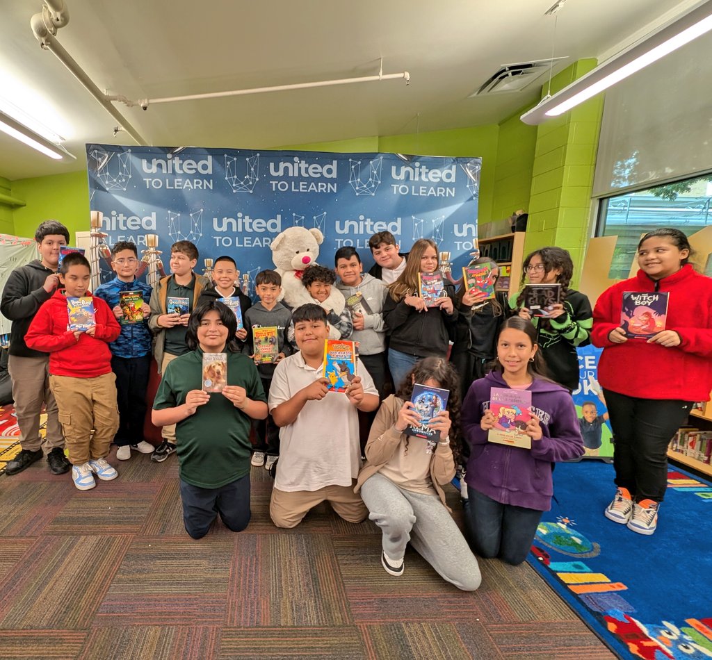 MsPatelLibrary's tweet image. Lights, camera, READING! 🎬 Thank you @unitedtolearn for rolling out the red carpet for our students! 🌟 Our Hollywood Book Bash was a blockbuster hit - turning reading into a star-studded event! 📚✨ @CasaViewES @DISD_Libraries @baverticalteam