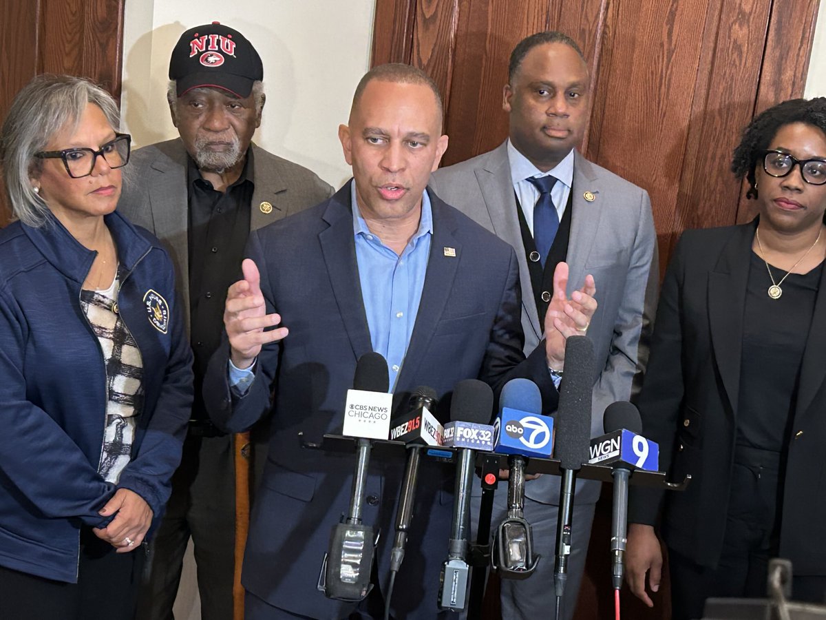 MaryAnnAhernNBC's tweet photo. “It’s a very challenging time for our country” @RepJeffries as he visits with IL Congressional Delegation in Chicago to lobby for remapping mid decade #Congress #remap https://t.co/S8Z04thHBf