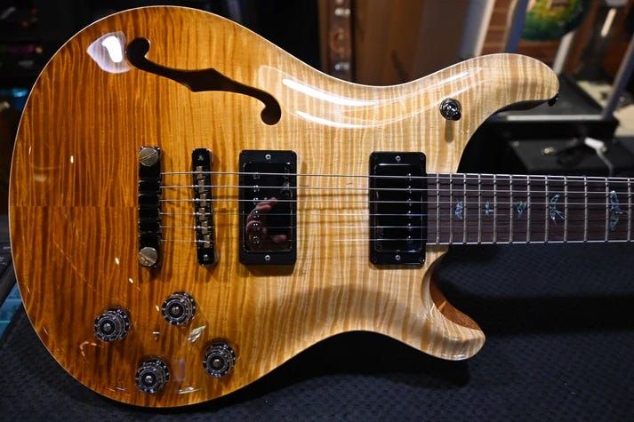 Dial in your sound with the perfect PRS Guitars for your style find out how to match tone, feel and features: 

bit.ly/4njQ7uw

#PRSGuitars #GuitarBuyingGuide #FindYourTone
