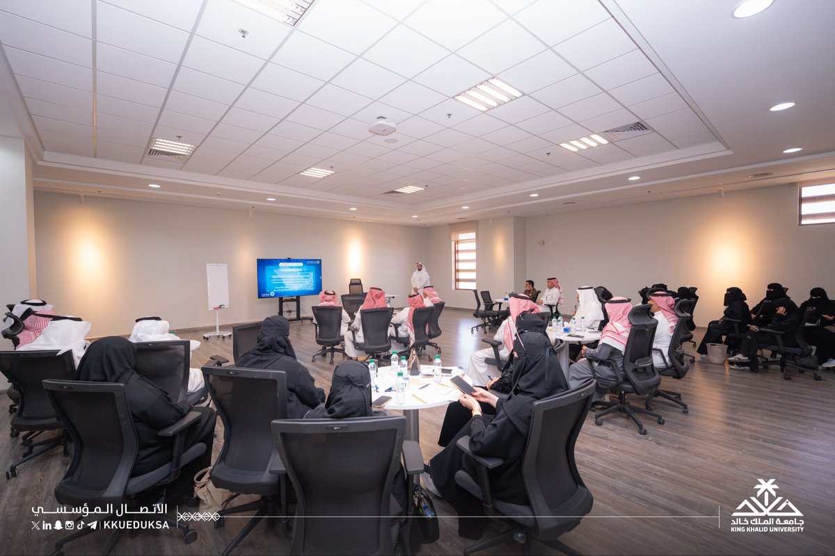kkueduksa's tweet photo. ضمن فعاليات #ملتقى_التميز_المؤسسي_في_التعليم_الجامعي بـ #جامعة_الملك_خالد عُقد عدد من الاجتماعات التنسيقية ولقاءات الطاولة المستديرة وورش العمل، نوقشت خلالها سبل تطوير الأداء المؤسسي وتعزيز التكامل بين الجامعات السعودية والقطاعات ذات العلاقة.. https://t.co/vCRdaLtZM3