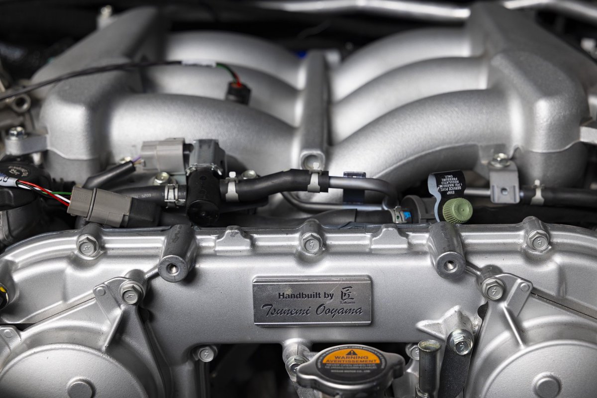 Motor1com's tweet image. Infiniti just put a 1,000 hp V-6 from the GT-R in its QX80 for SEMA. Say hello to the QX80 R-Spec concept. 

- 1,000 hp, twin-turbo V6 engine

- Midnight Purple exterior 

- custom R35 inspired wheels and exhaust

- carbon ceramic brakes
 
- custom bodykit