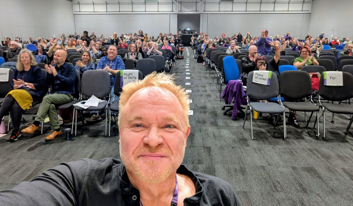 Mik Scarlet tweet media