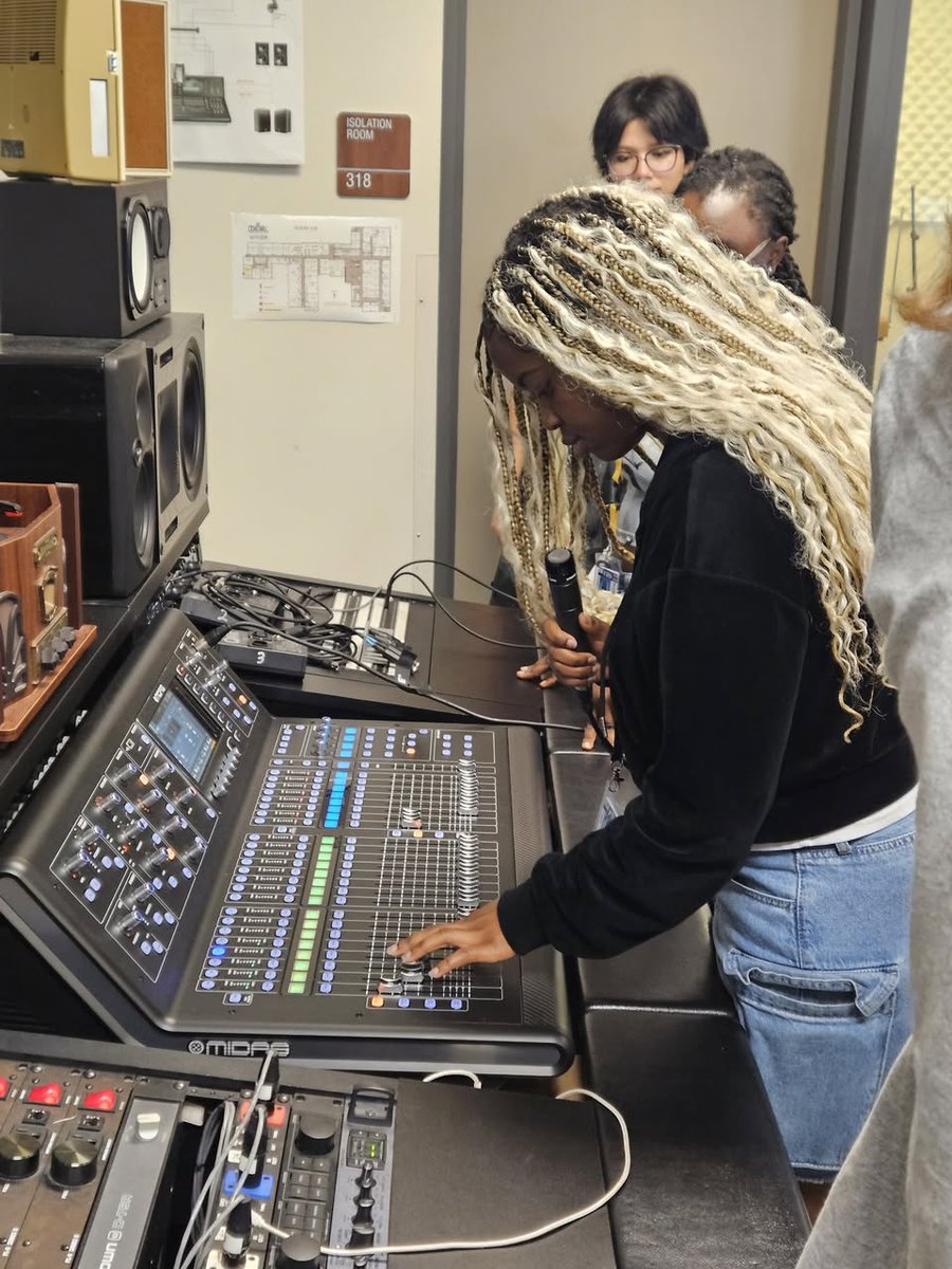 katyisd's tweet image. Recently at Miller Career and Technology Center, first-year Digital Audio students stepped into the studio for hands-on learning. 

Programs like Miller’s Digital Audio pathway highlight the importance of Career and Technical Education. 

#KatyISD #MCTC