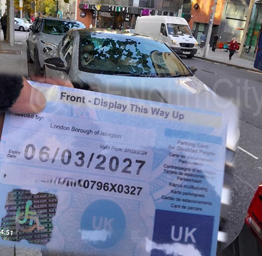 Already caught last week, a motorist took another chance at using a fake #BlueBadge.
This time it was seized.
Oddly, the driver still left the car without a badge in an #accessible space, so it was towed!
#Teamwork with <a href="/CP_VehiclePound/">NCC Vehicle Pound</a> &amp; <a href="/ParkingTeamNttm/">Parking Regulation & Compliance</a> officers