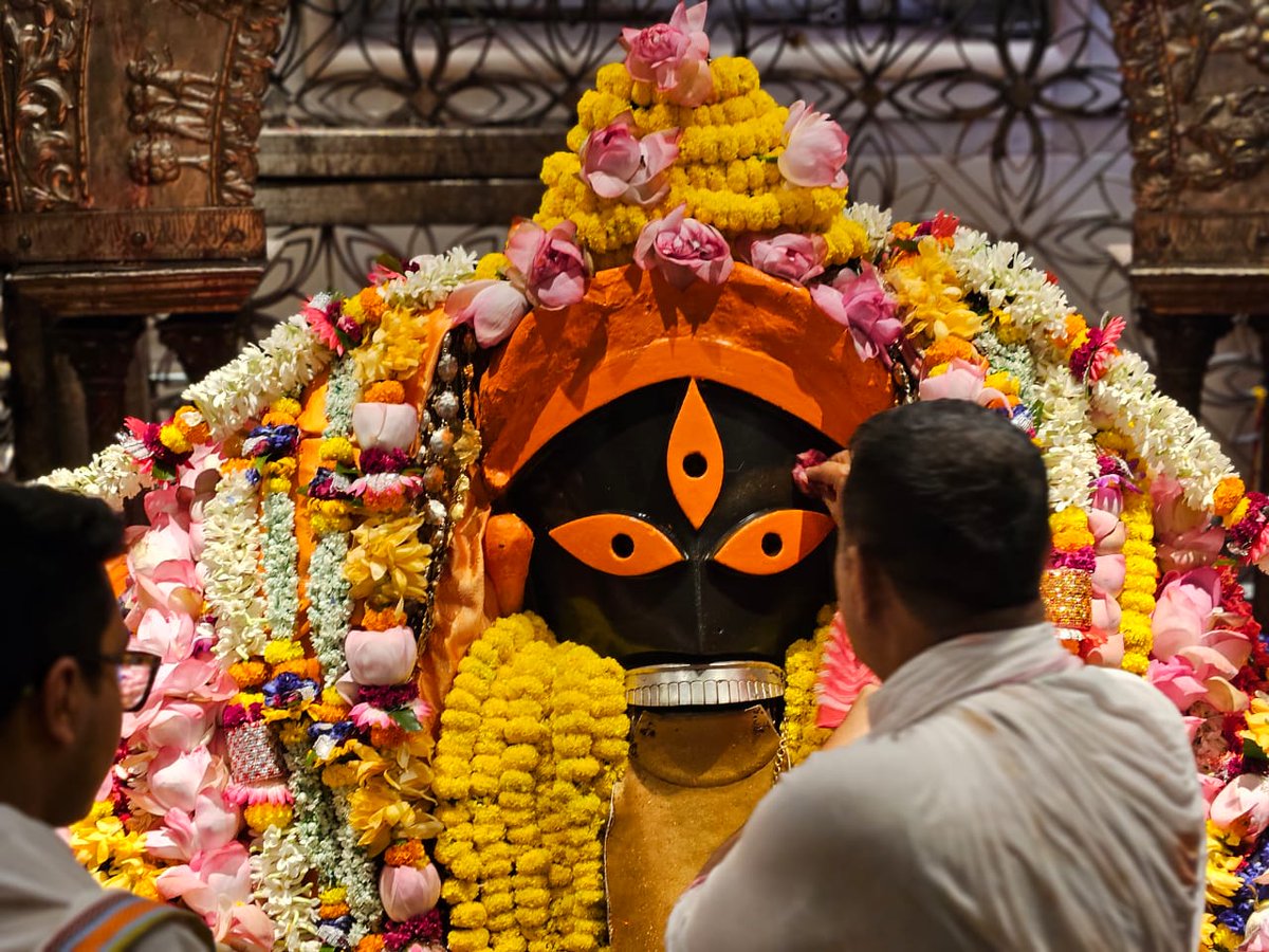 PureAstro2's tweet photo. On behalf of ALL associated w #PureAstroVeda, today, I had organized a #Shringaar of #MaaKaali at #KalighatMandir. Must add, without all your support, all this could not have happened. Deep gratitude for showing faith in my understanding of the #AstroSciences.
Wish all with GOOD HEALTH and PROSPERITY as #Mars enters its own #Watery #Raashi of #Scorpio.
#Mars & #Jupiter are the only 2 #Grah that have ownership of #Firey+#Watery #Raashi. #Jupiter is #Unch #Exalted, #Mars is #SwaGrahi from today.
#Ishwar aap sab pe kripa barsaaye rakhe. #OmNamahShivaaye
