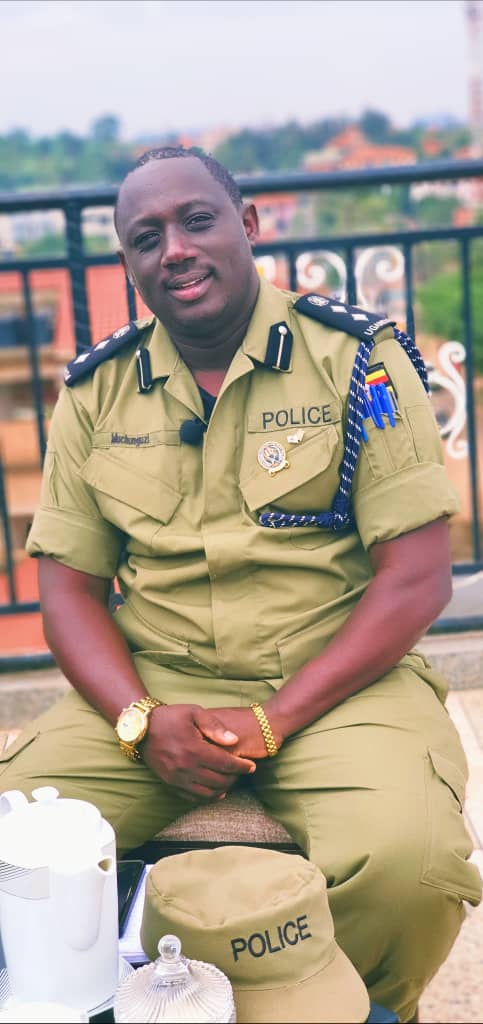 MucunguziJackso's tweet image. It has come to our attention with great concern that some couples, particularly those who've been working hard all day,neglect personal hygiene yet expect intimacy in the evening. We urge them to prioritize cleanliness &amp;amp; mutual respect. Intimacy is crucial for happiness at home.