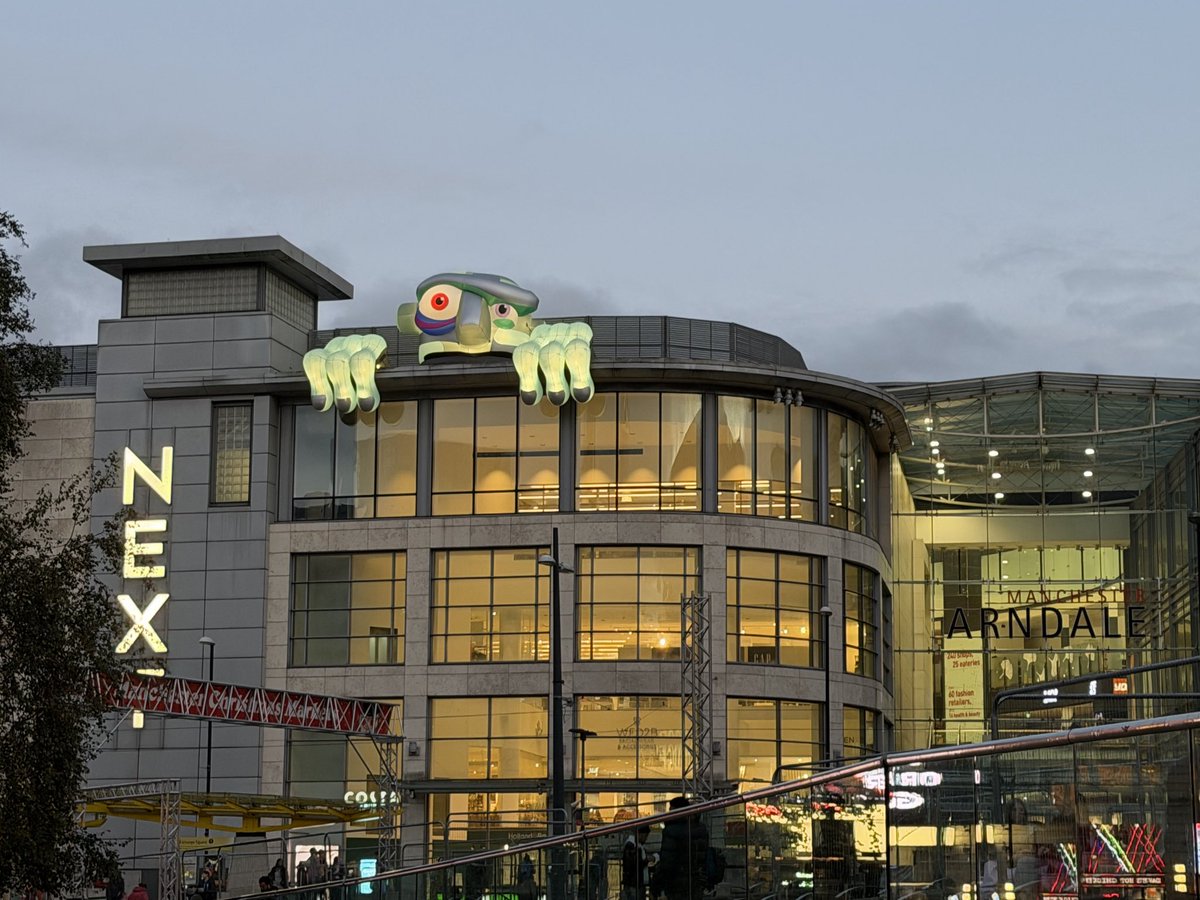 More scary was the fact that some of the Christmas Markets have already commenced in Cathedral Gardens 😧#McrMonsters