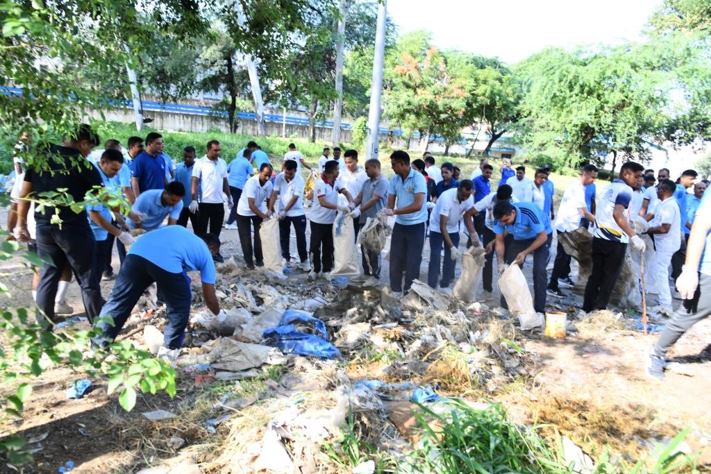 🌿✨ Clean Spaces, Smart Workplaces! ✨🌿Air Force Station Tughlakabad, under #SpecialCampaign5.0, optimized office areas through thorough cleaning &amp; decluttering — creating vibrant, aesthetic &amp; efficient work environments. 💼🌟 #SwachhBharat #EfficiencyInAction