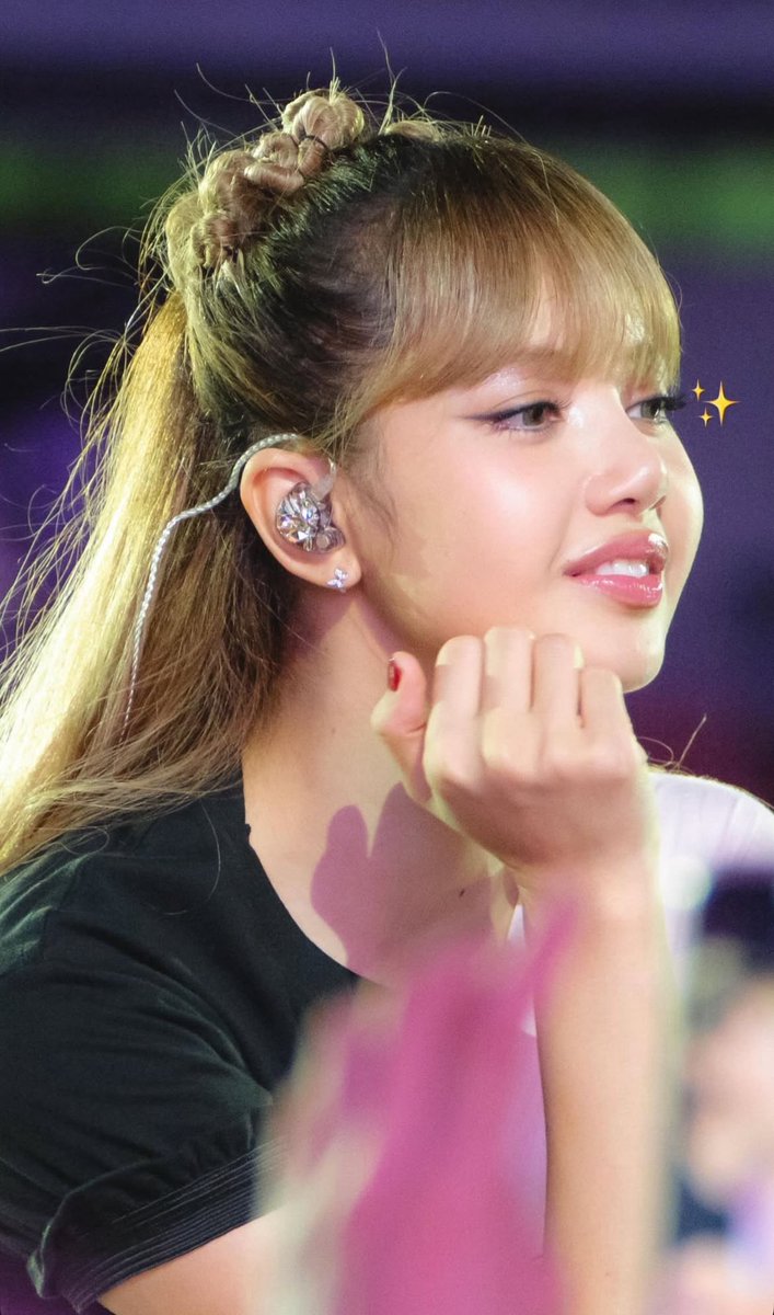 lisa up close 😍
