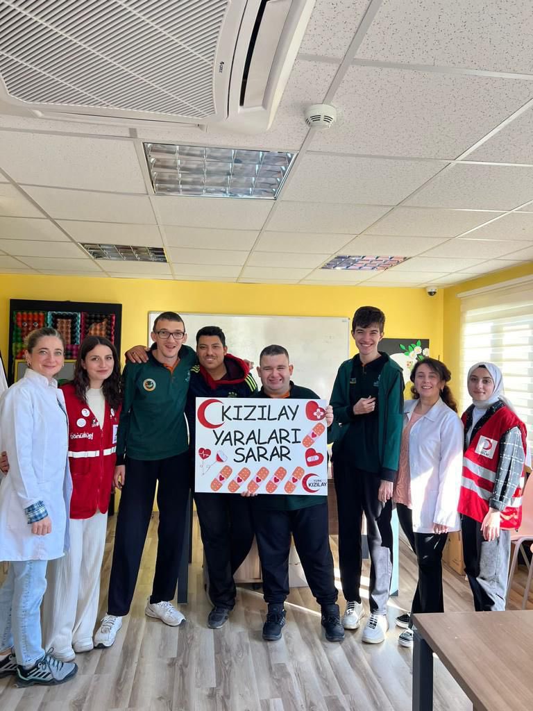 edau5895's tweet photo. Kocaeli Cemil Meriç Yaşam Merkezi’ ni ziyaret ettim. Yüzlerde bir gülümse oluşturmak çok değerliydi.🩷
#SHODKongresi2025İçinToplumsalRefahınGelişimineKatkıSunPaylaşYaygınlaştır #SHODToplumsalFayda https://t.co/Oo07cHVYdF