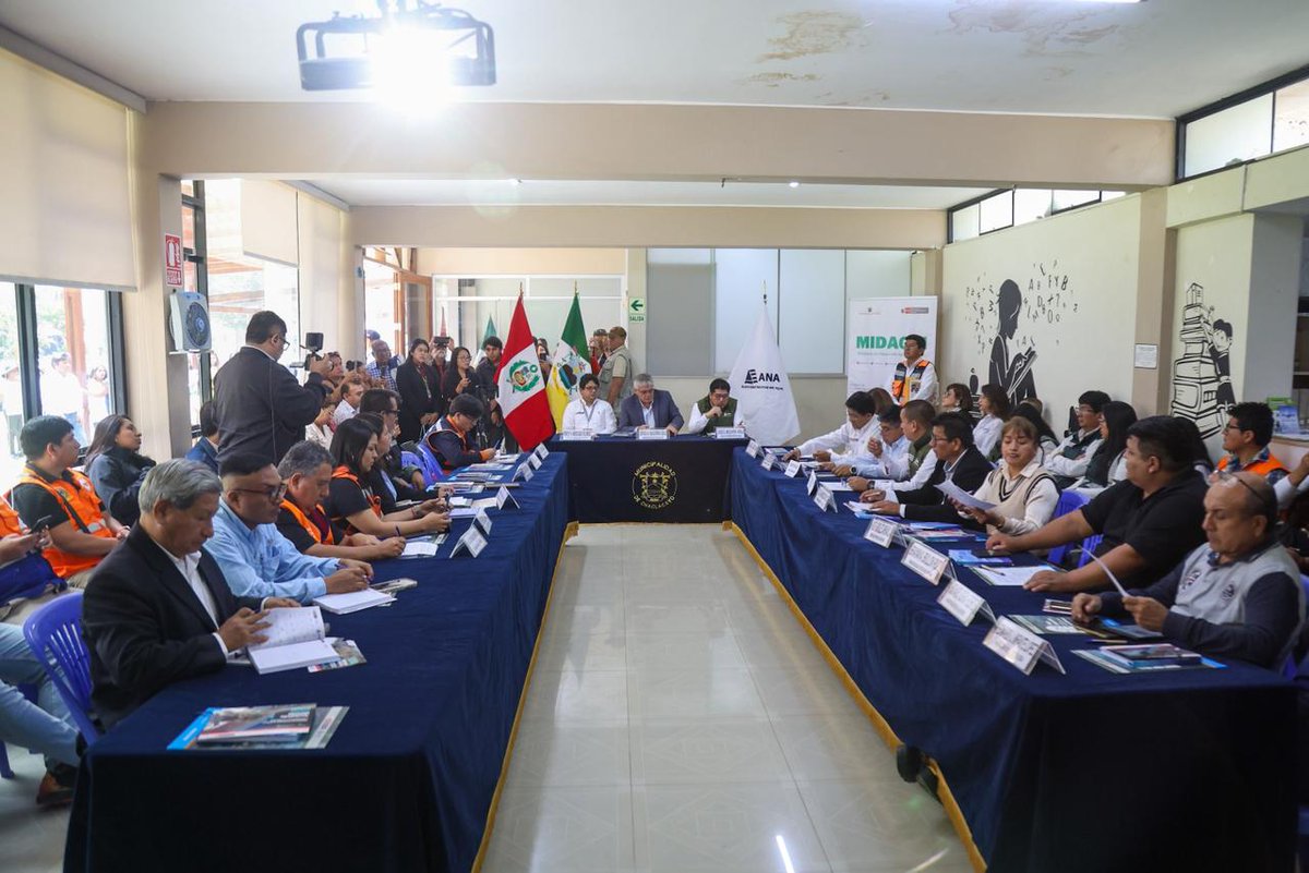 midagriperu's tweet photo. ¡Seguimos trabajando para proteger a familias de Lima Este!
El #Midagri, a través de la @ANAPeru, lidera reunión junto a la @pcmperu y alcaldes de la Mancomunidad Lima Este para identificar nuevos puntos críticos del río Rímac y sus quebradas, sumándolos a los ya intervenidos. https://t.co/id96reesRo