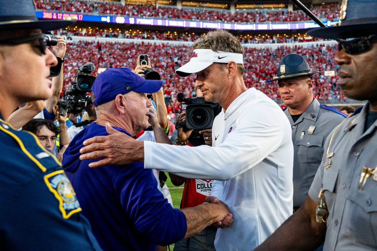 MMQB: The Brian Kelly era is officially over at LSU. It was an abject failure. 

Deep dive into how did we get here so quickly, how this era of LSU football should be viewed and where do the Tigers go in the immediate and long term future? (VIP)

#LSU 

247sports.com/college/lsu/lo…