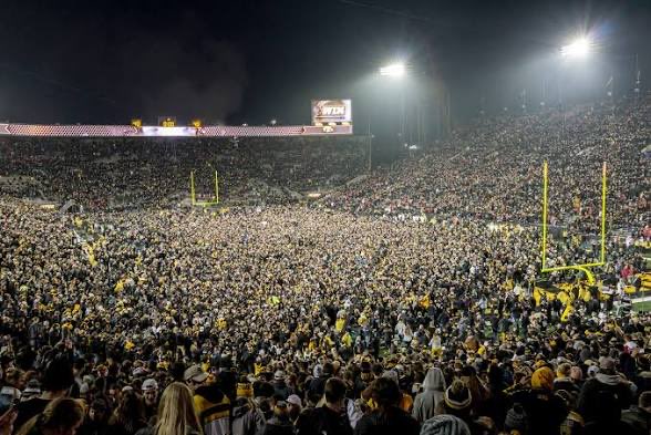 YOU MAKE ME WANNA SHOUT #gohawks #oregon