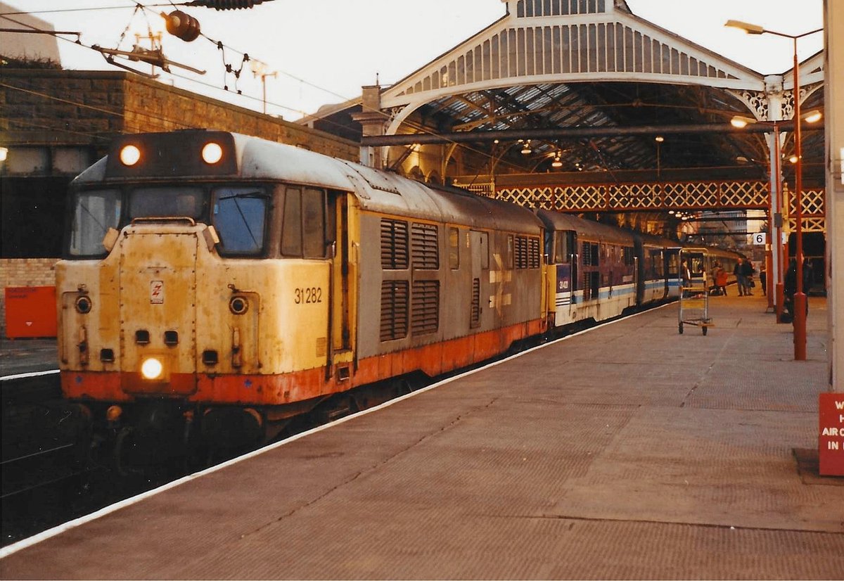 31282 / 31421 at Preston with 2C43 1648 Man Vic - Barrow 23rd October 1993.