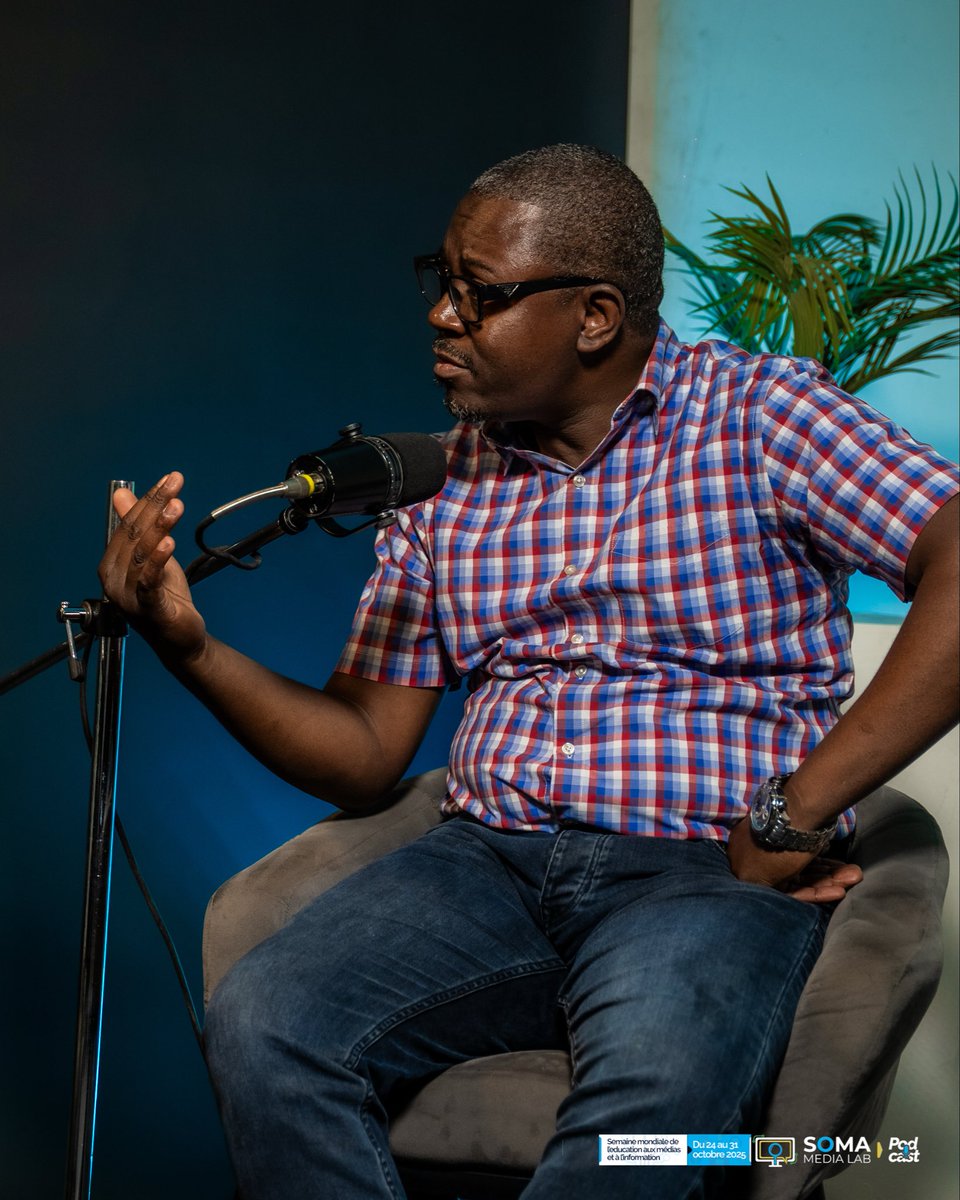SomaMediaLab's tweet photo. #GlobalMILWeek2025

#FR: À l’occasion de la Semaine mondiale de l’éducation aux médias et à l’information, @fidele_kitsa a reçu dans le studio de @SomaMediaLab, David Kalenda Mukendi, directeur de Radio Pole FM, enseignant et chercheur en Sciences de l’information et de la communication.

Ils ont abordé le thème "Les médias et l’intelligence artificielle " et ont discuté de l’impact de l’IA sur le paysage médiatique, ainsi que de la manière dont les jeunes peuvent développer un regard critique et responsable face aux contenus numériques.

Le podcast sera bientôt disponible. Restez connectés pour ne rien manquer de ces échanges.
……………………………………………………..
#EN: During Global Media and Information Literacy Week, Fidèle Kitsa welcomed David Kalenda Mukendi, director of Radio Pole FM, teacher, and researcher in information and communication sciences, to the Soma Media Lab studio.

They addressed the topic of “Media and Artificial Intelligence” and discussed the impact of AI on the media landscape, as well as how young people can develop a critical and responsible approach to digital content.

The podcast will be available soon. Stay tuned so you don't miss out on these discussions.

#ThinkBeforeYouShare #MediaLiteracy #MILforMedia #MediaAndInfoLiteracy #EduMédiasInfo #SIC #IA #StopFakeNews #LutteContreLaDésinformation #GlobalMILWeek