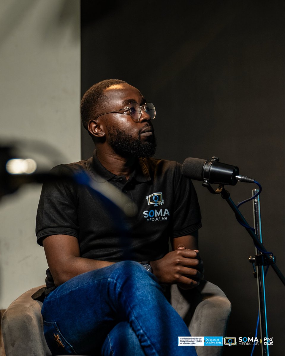 SomaMediaLab's tweet photo. #GlobalMILWeek2025

#FR: À l’occasion de la Semaine mondiale de l’éducation aux médias et à l’information, @fidele_kitsa a reçu dans le studio de @SomaMediaLab, David Kalenda Mukendi, directeur de Radio Pole FM, enseignant et chercheur en Sciences de l’information et de la communication.

Ils ont abordé le thème "Les médias et l’intelligence artificielle " et ont discuté de l’impact de l’IA sur le paysage médiatique, ainsi que de la manière dont les jeunes peuvent développer un regard critique et responsable face aux contenus numériques.

Le podcast sera bientôt disponible. Restez connectés pour ne rien manquer de ces échanges.
……………………………………………………..
#EN: During Global Media and Information Literacy Week, Fidèle Kitsa welcomed David Kalenda Mukendi, director of Radio Pole FM, teacher, and researcher in information and communication sciences, to the Soma Media Lab studio.

They addressed the topic of “Media and Artificial Intelligence” and discussed the impact of AI on the media landscape, as well as how young people can develop a critical and responsible approach to digital content.

The podcast will be available soon. Stay tuned so you don't miss out on these discussions.

#ThinkBeforeYouShare #MediaLiteracy #MILforMedia #MediaAndInfoLiteracy #EduMédiasInfo #SIC #IA #StopFakeNews #LutteContreLaDésinformation #GlobalMILWeek