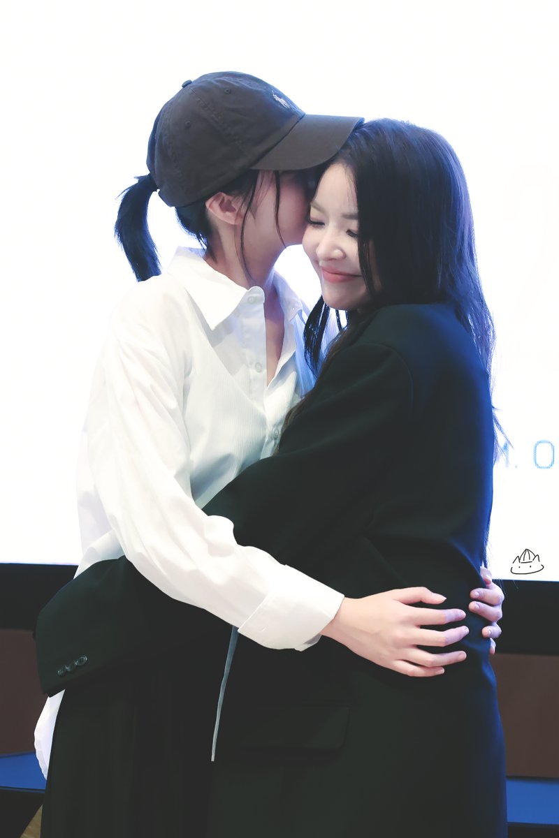 bul250125's tweet image. 251025 May's birthday fansign
MAY BDAY GIFTS AND WISHES
#MAY28thBirthdayFansign
#maywyda #fay_riezz