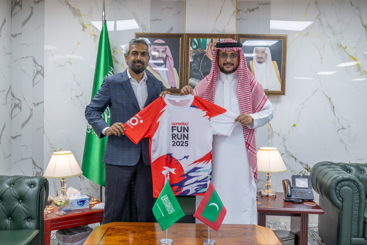 OoredooMaldives's tweet photo. Thrilled to invite the Ambassador of the Kingdom of Saudi Arabia to the Republic of Maldives, His Excellency Yahya Hassan Alqahtani to #OoredooFunRun.
@KSAembassyMV 
🇸🇦🇲🇻 https://t.co/L0U3YZ9ohp