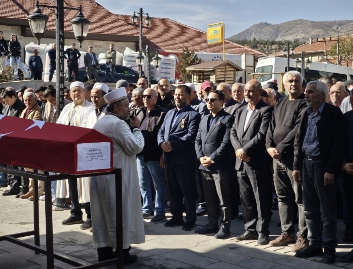 Bugün dernek başkanımız Yaşar GÜCENMEZ silahlı saldırı sonucu hayatını kaybeden #15temmuz Gazimiz Gazi KARACA’nın cenaze törenine katılım sağladı.

Gazimize Allahtan rahmet Ailesine bve sevdiklerine baş sağlığı diliyoruz.

<a href="/RTErdogan/">Recep Tayyip Erdoğan</a> 
<a href="/hasandogan/">Hasan Doğan</a> 
<a href="/MahinurOzdemir/">Mahinur Özdemir Göktaş</a> 
<a href="/mhrmkurt/">Muharrem KURT</a>