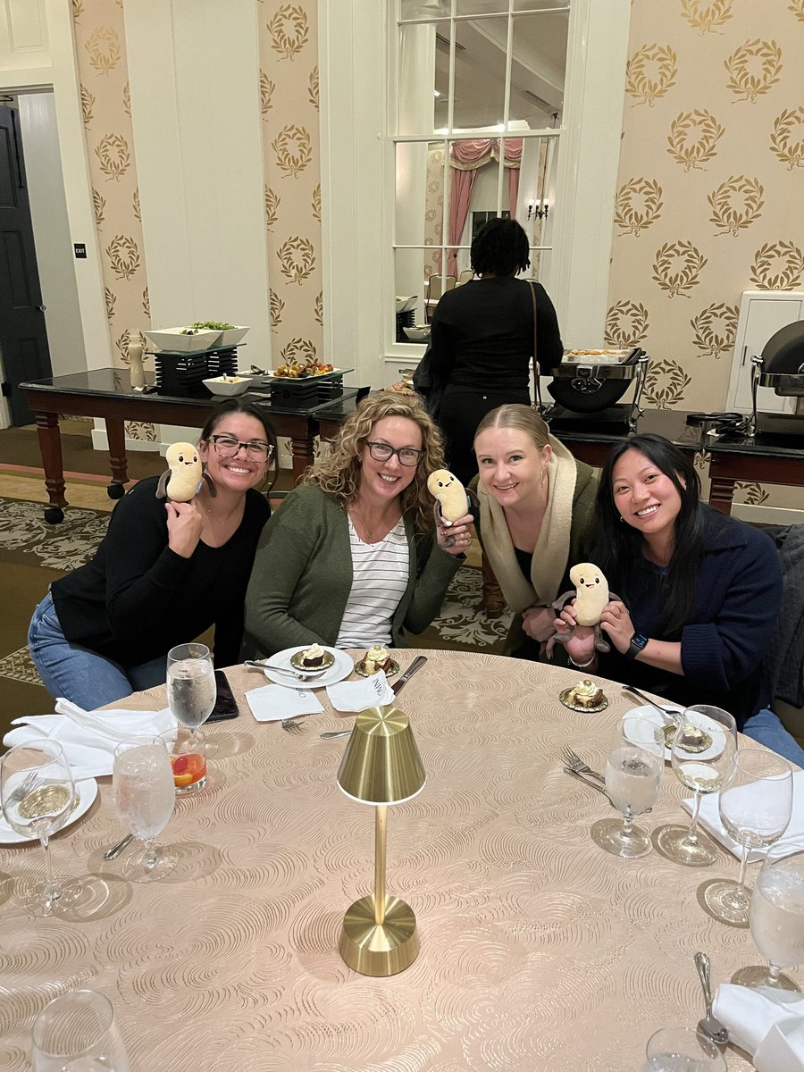 zoobeanreads's tweet image. Yesterday kicked off Day 1 of the Beanstack Retreat! 💚 Nothing beats reconnecting and collaborating in person with the best team ever. #BeanstackRetreat #TeamBeanstack