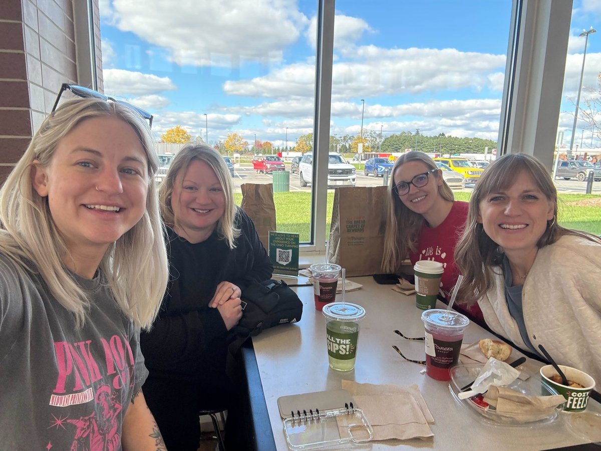 zoobeanreads's tweet image. Yesterday kicked off Day 1 of the Beanstack Retreat! 💚 Nothing beats reconnecting and collaborating in person with the best team ever. #BeanstackRetreat #TeamBeanstack