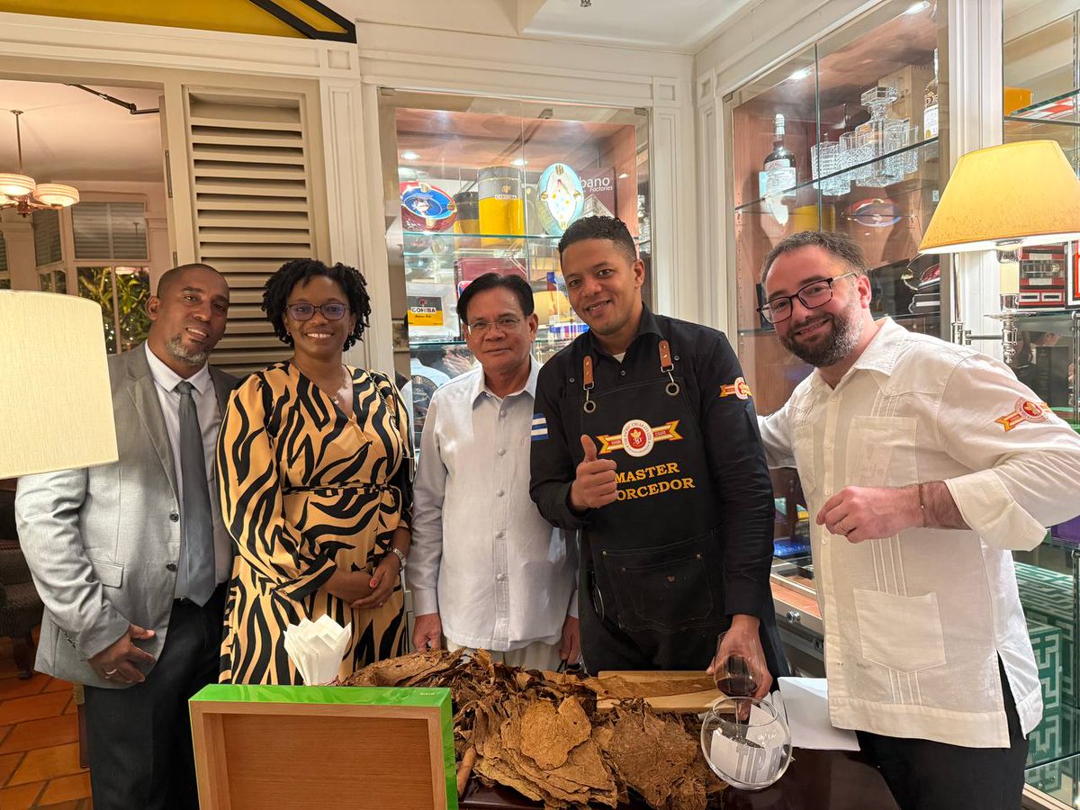 MilenaCZP's tweet photo. Junto al representante de Cohiba Atmosphere en #Cambodia🇰🇭, Thomas Bianco, tuve el placer de inaugurar el evento Cuban Cigar Festival, que ha marcado los festejos de la Jornada por la cultura cubana en esta nación del sudeste asiático. 
#LaPatriaEsMiVoz
#CubaEsCultura https://t.co/3OJYIGvfKM