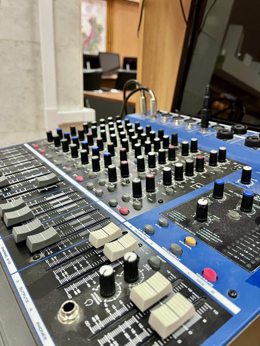 senbermyau's tweet image. Немного из сегодняшнего рабочего:
пустые залы, молчащие пульты, случайный ренессанс и город в миниатюре

#трудовыебудни