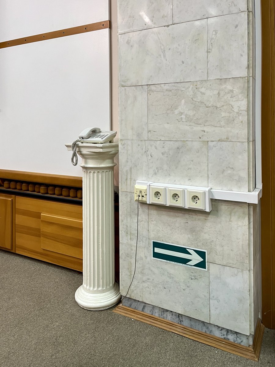 senbermyau's tweet image. Немного из сегодняшнего рабочего:
пустые залы, молчащие пульты, случайный ренессанс и город в миниатюре

#трудовыебудни