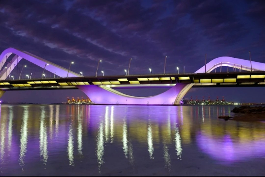 SupporttCenterr's tweet image. 🏩تحليل مبنى–زها حديد
🇦🇪 جسر الشيخ زايد–أبوظبى
من أيقونات أبوظبى المعماريه
تصميمها يتميز بأقواس فولاذية متعرجة مستوحاة من أمواج الكثبان الرملية🌊
جسر الشيخ زايد في أبوظبى مو مجرد ممر سيارات
هو تحفة إنشائية ومعمارية صممتها الأسطورة زها حديد التى سوت منحوته متحركه
#ArchitectStudent