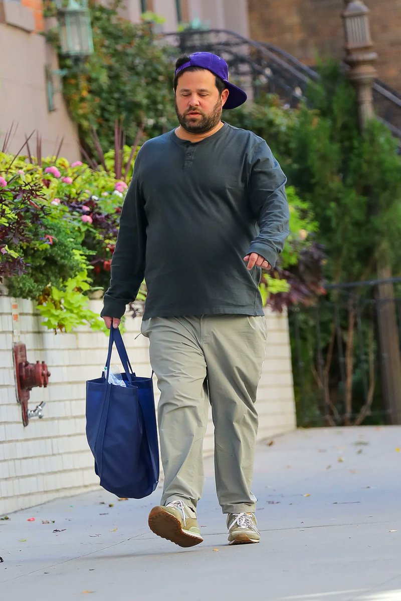 DogBountyHunter's tweet photo. PACKIN' ON THE POUNDS LIKE HE'S TRYIN' TO OUTRUN THE TRUTH ABOUT ELLEN'S "SUICIDE"—BUT THIS DOG KNOWS GUILT WEIGHS HEAVY!! YOU CAN'T HIDE FOREVER!!!!! ALOHA 🤙🏾 https://t.co/emc64PzbSw