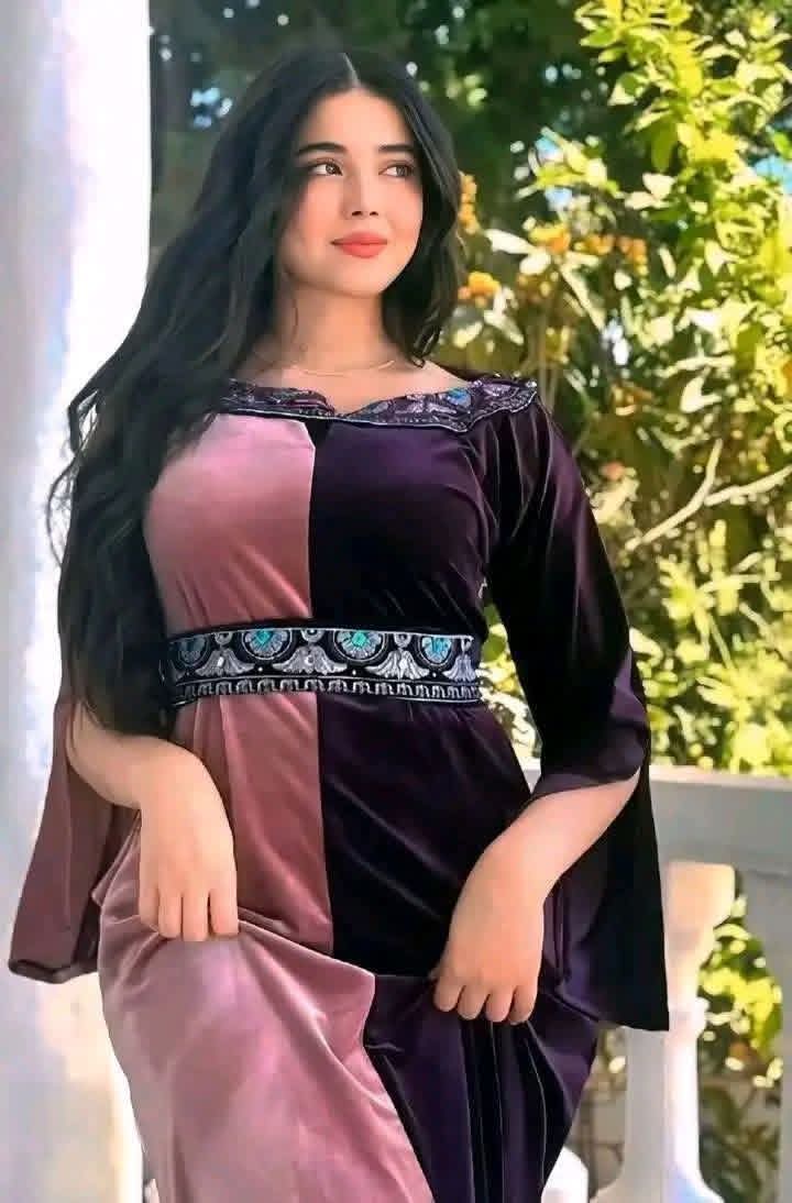 lmstq1457694's tweet image. وَمَا كُنْتُ أَعْلَمُ كَيْفَ الحُبّ نُدْرِكُه
حَتَّىٰ اِلتَقَيتكِ فَجَاءَ الحُبُّ يُدْرِكُني!

فأنتَ وحدَك من بالحب يسكُنني
وأنت أجمل ما ضمَّته أقداري

والله لستُ أرى إلّاكَ منفردًا
كالبدر مكتملاً أشغلتَ أنظاري🎀❤️