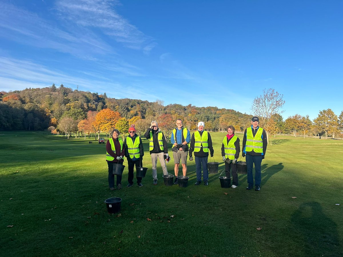 A huge thank you to our incredible Divotologists for all their help throughout the year 
Today was the last session of the season. Your time, effort, and dedication makes a real difference and is greatly appreciated by all the Greenstaff 👍⛳️
See you again in Spring 2026! 💚⛳️🌱