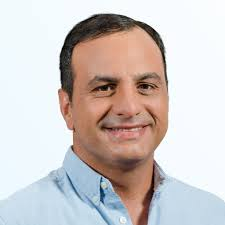 🔴Nicolás Gramajo, funcionario de la Intendencia de Cerro Largo en el Municipio de Río Branco, dirigía obras en el Municipio de Plácido Rosas y le vendía material de su propia barraca de Río Branco a la Intendencia. En 19 meses vendió en 12 oportunidades a la institución por más