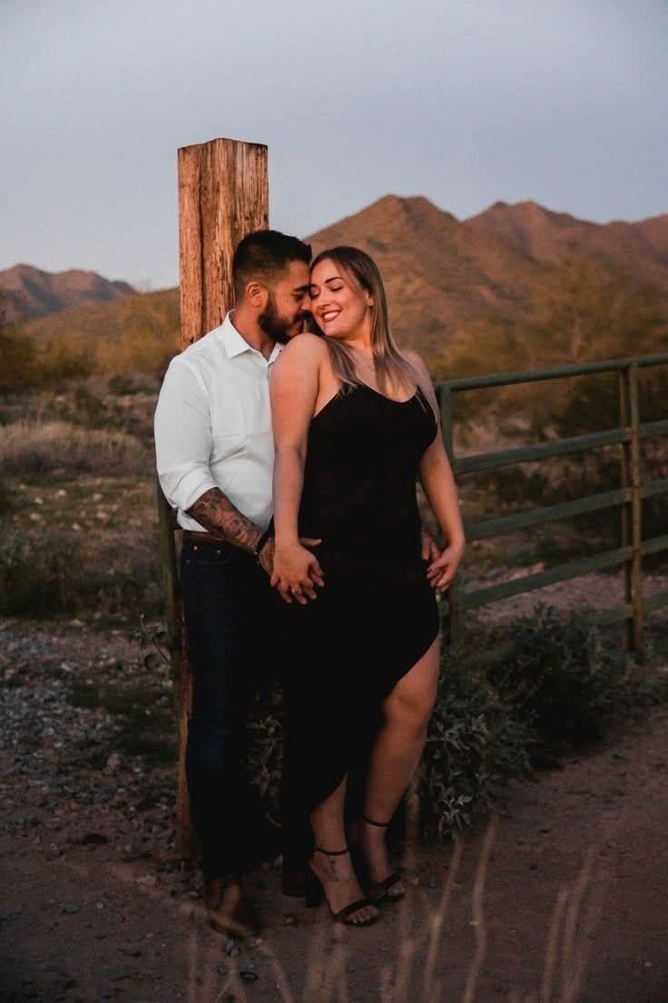 lmstq1457694's tweet image. حبيبتي
أنتِ كنفسي كهمسي كشرياني
أنتِ نبضي أنتِ روحي ونبع حناني
لكِ يا مهجتي يا بهجتي يازوال أحزاني لكِ مني كل الحب لكِ ودي لكِ قربي لكِ ساحات أحضاني
هي واحة أنس أهديها لكِ من كل كياني
أناجيكِ في غفلة والزمان نشوان
أناديكِ هلا أتيتي
فالقلب يا نبضي لحبكِ ظمٱن
من عشقتك بحبك وأعشقك❤