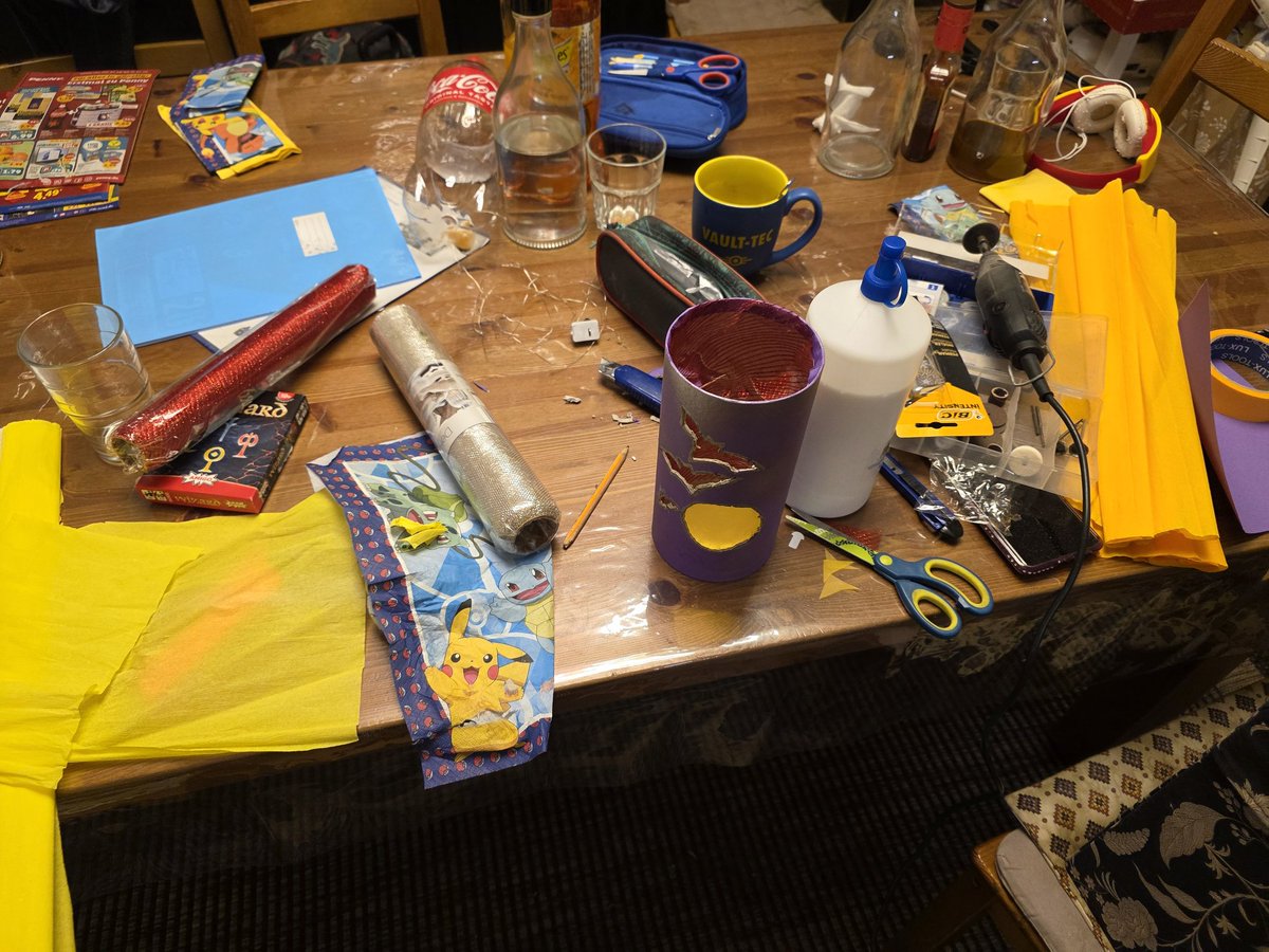 Mirtscham's tweet image. So sieht das übrigens aus, wenn ich ein bisschen bastle.
Wer räumt jetzt hier auf? 😭