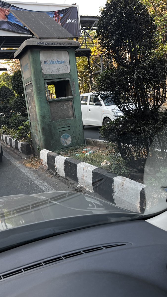 nandeesh_rai's tweet image. @GBA_office can you remove this ugly installation from the middle of the road with no function or purpose. This has been an eye sore for many years. The median is also in bad shape with broken seperaters. Location: Near Cauvery Theaterbefore flyover @GBAChiefComm @ICCCBengaluru
