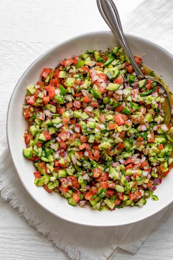 FUN20024's tweet image. سالاد شیرازی کنارِ چه غذایی خوشمزه میشه🥗؟!