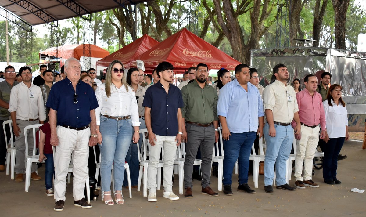 arp_py's tweet image. EN LA EXPO GUAIRÁ 2025 LLAMAN A LA UNIDAD ENTRE PRODUCTORES E INDUSTRIALES
“Los trabajadores unidos podemos hacer grandes cosas”, destacó el Lic. César Sosa Fariña, Gobernador del Departamento del Guairá.
👉acortar.link/EZeH0D
