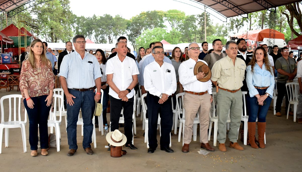 arp_py's tweet image. EN LA EXPO GUAIRÁ 2025 LLAMAN A LA UNIDAD ENTRE PRODUCTORES E INDUSTRIALES
“Los trabajadores unidos podemos hacer grandes cosas”, destacó el Lic. César Sosa Fariña, Gobernador del Departamento del Guairá.
👉acortar.link/EZeH0D