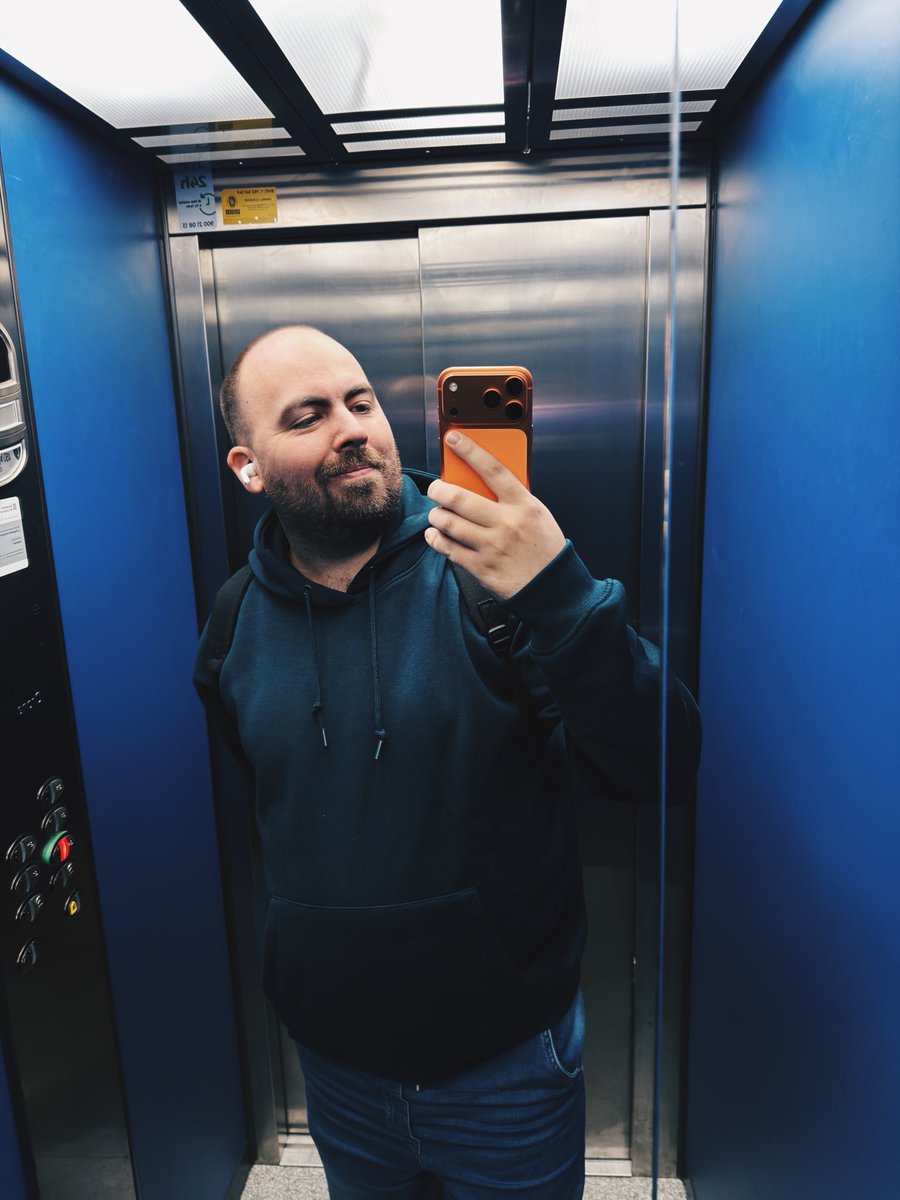 Adrián Lahoz tweet media