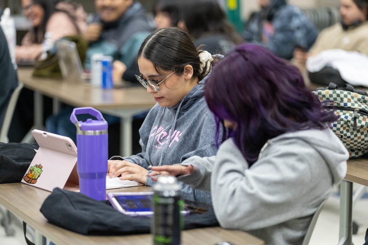 👀 Feel like there’s never enough time to go back to school?
Lemoore College offers flexible course options that let you study when you have time — early mornings, evenings, or weekends.
🎓 Build a better future without burning out.
westhillscollege.com/lemoore/blog/p…
#FlexYourFuture