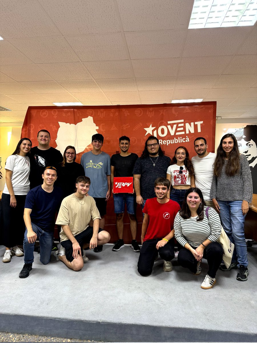 Tanmateix, dissabte vàrem celebrar el XVIIè Congrés Federal del Jovent Republicà del País Valencià, on es va escollir als nous càrrecs de la nova Permanent Federal! 

Comencem una nova etapa de treball i lluita pel País Valencià! ✊🏼