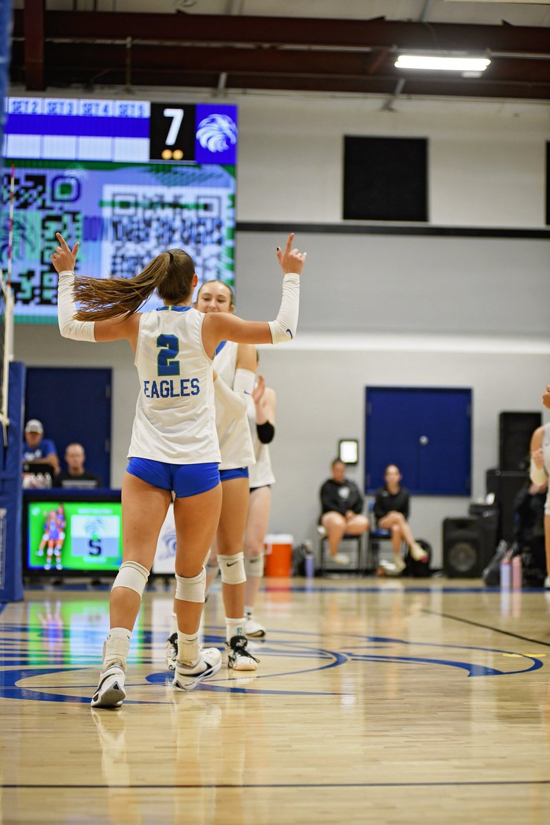 keira_loisel's tweet photo. LAST DISTRICT GAME TOMORROW. ✨ https://t.co/iuwy9Bygg3