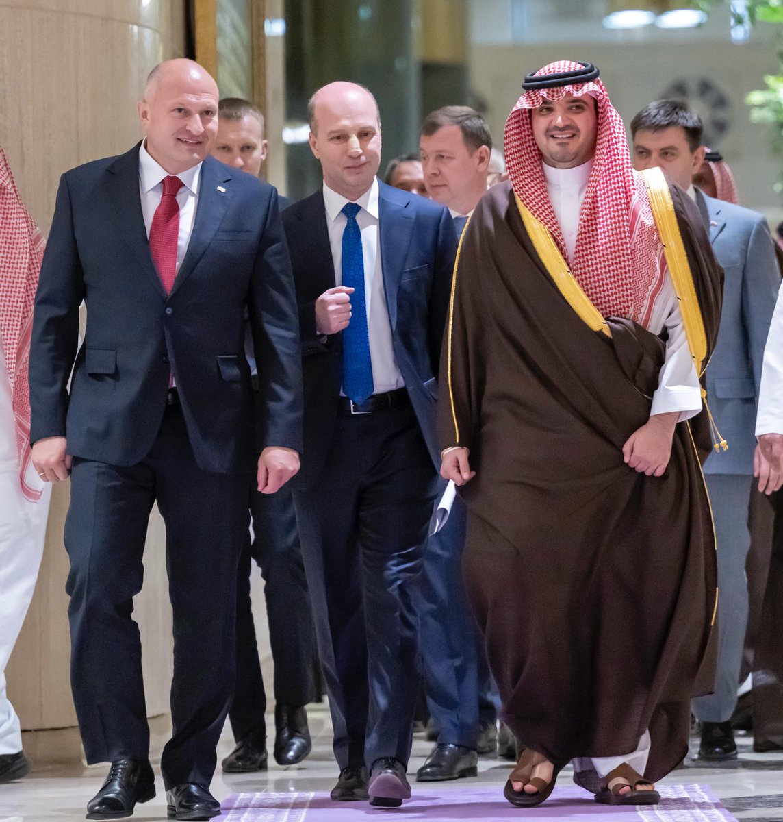 اجتمعت اليوم مع معالي وزير شؤون الدفاع المدني والطوارئ والقضاء على عواقب الكوارث الطبيعية في جمهورية روسيا الاتحادية، الفريق أول ألكسندر كورينكوف، وبحثنا التعاون القائم، وتبادل الخبرات في مجالات الدفاع المدني، ودعم المبادرات الهادفة إلى الحدِّ من مخاطر الكوارث الطبيعية، وذلك في