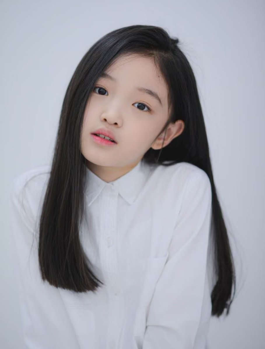 pomipics's tweet photo. i think this is the same person 👀

#YG_ROOKIES #YG_NEXT_MONSTER 
#YG_넥스트몬스터 #YGNGG https://t.co/ssBH1SHs68